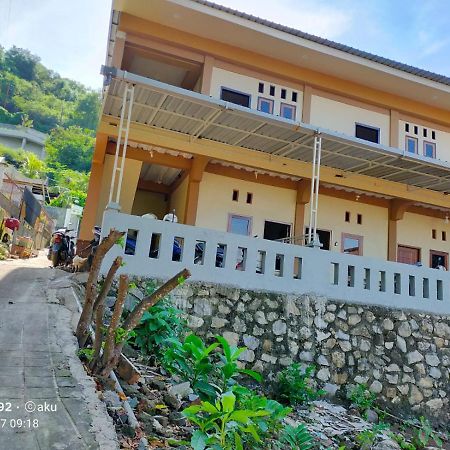 Andira Homestay Labuan Bajo Eksteriør billede